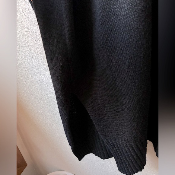 THE ROW Clelia Oversized Wool-Cashmere Sweater in Black (Size:L) - Picture 8 of 15